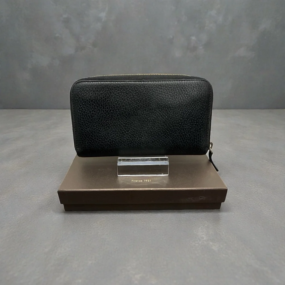 Gucci Black Pebbled Leather Zip Wallet with Gold Logo